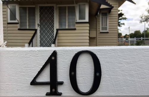 Pialba House | Duk 'n' Willa Beach Cottage