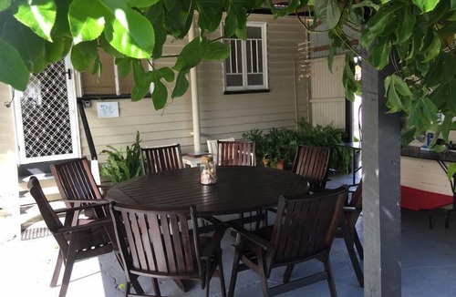 Pialba House | Duk 'n' Willa Beach Cottage