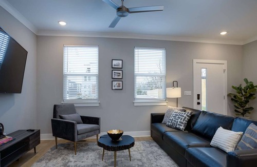 Talbot's Corner Condo | Duke 31 ~ Private Rooftop ~ 12 Mins Downtown & Broadway ~ Free Parking ~ Fast WiFi ~ Rooftop Patio
