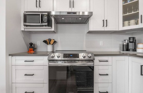 Southeast Calgary Apartment | Duke & Duchess | Central | Upscale | Families/Pets