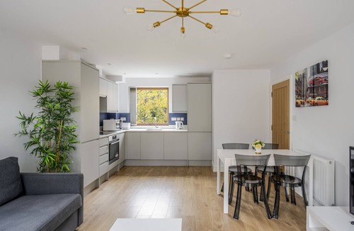 Chelmsford Apartment | Dukes Apartment by Stays Accommodation