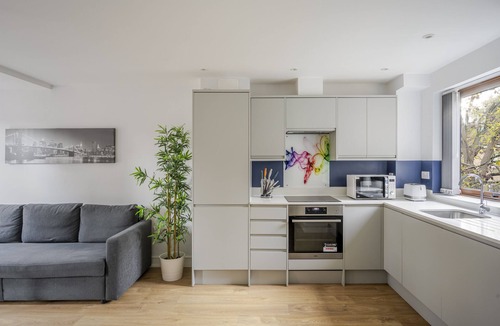 Chelmsford Apartment | Dukes Apartment by Stays Accommodation