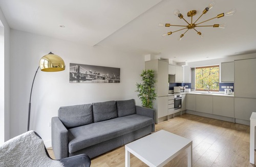 Chelmsford Apartment | Dukes Apartment by Stays Accommodation