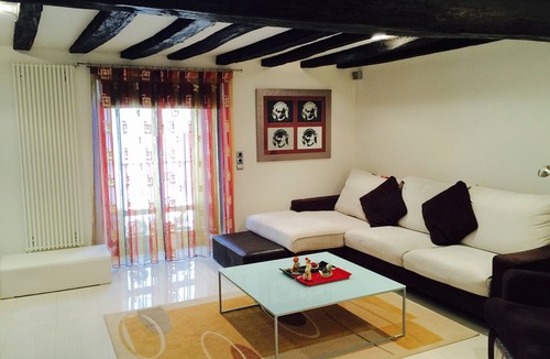 Alegria-Dulantzi House | DULANTZIKO Arbola. An old house. A modern home