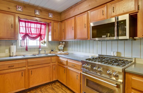 Theriot House | Dularge Grand Villa - Steps to Marina + Fishing!