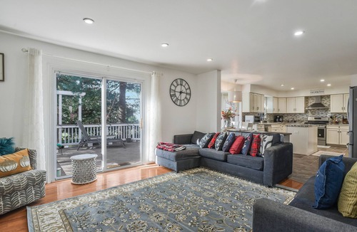 Fairfax House | Dulles Luxury: Sleeps 20!