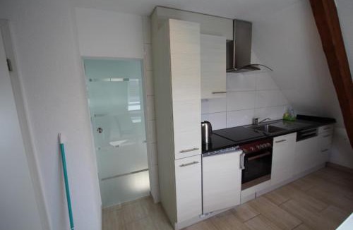 Dulliken Apartment | Dulliken 1 Schlafzimmer, Wohnzimmer, Küche mit Geschirr komplett, Bad