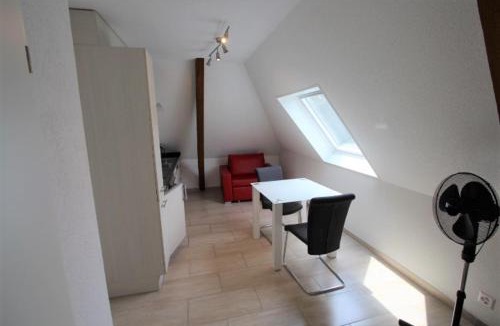 Dulliken Apartment | Dulliken 1 Schlafzimmer, Wohnzimmer, Küche mit Geschirr komplett, Bad