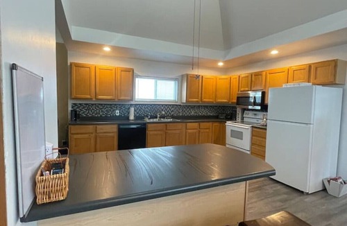 East End House | Duluth Airshow opening! 3bed 2bath with loft! Sleeps 8-12