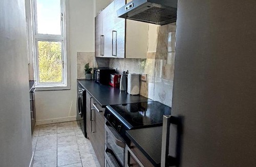 Dumbarton Apartment | Dumbarton Hillview