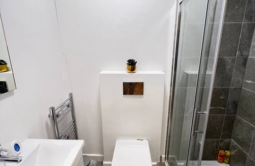 Broad Green Apartment | Dunamis Staycation West Croydon