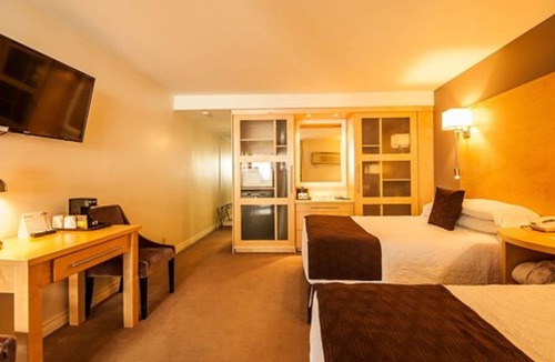 Queens Square Hotel | Dundee Arms