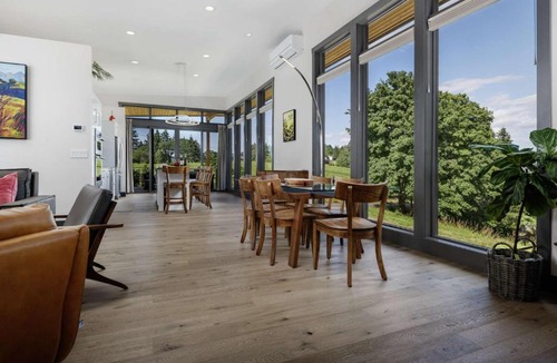 Dundee House | Dundee Hills Villa