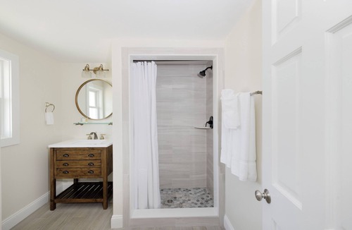 North Truro Hotel | Dune Crest Hotel