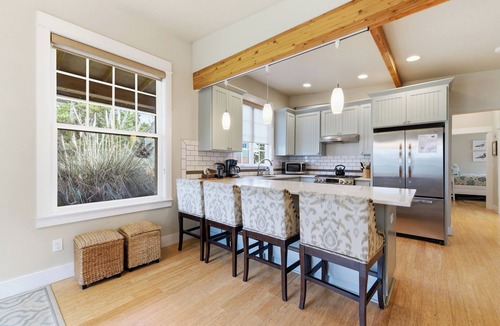 Tierra Del Mar House | Dune Grass Cottage-Charming, steps to beach