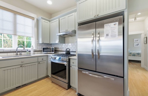 Tierra Del Mar House | Dune Grass Cottage-Charming, steps to beach