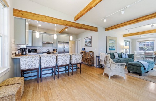 Tierra Del Mar House | Dune Grass Cottage-Charming, steps to beach