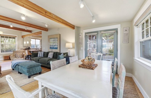 Tierra Del Mar House | Dune Grass Cottage-Charming, steps to beach
