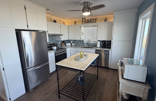 Crescent Beach House | Dune Heights, Ocean Front, Sleeps 10, 4 Bedroom, WiFi, Flat Screens