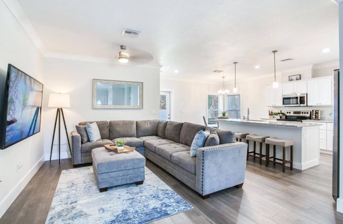 Dunedin House | Dunedin Villa, BBQ & Fire Pit, Hot Tub