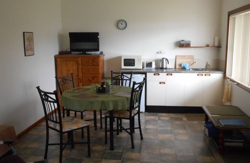 Dunedoo Cabin | Dunedoo - Caddy Shack