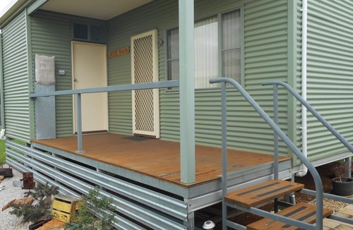 Dunedoo Cabin | Dunedoo - Caddy Shack