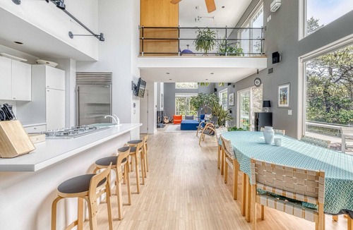 Napeague House | Dunes Summer Retreat Easy Walk to Private Ocean Beach