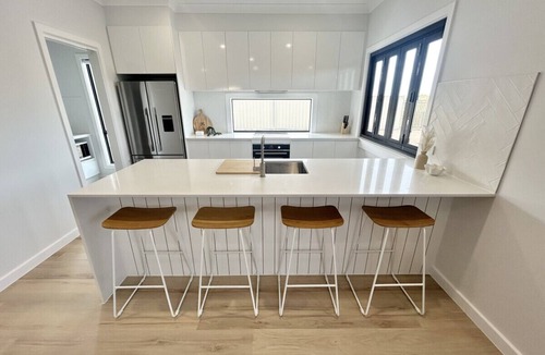 Port Hughes House | Dunes View - Golf Course Views in Port Hughes