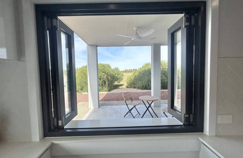 Port Hughes House | Dunes View - Golf Course Views in Port Hughes