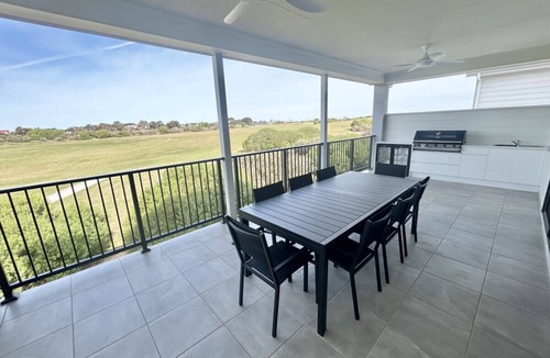 Port Hughes House | Dunes View - Golf Course Views in Port Hughes