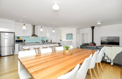 Goolwa Beach House | Dunescape—Coastal Serenity with Fire & Views