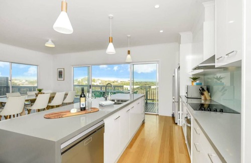 Goolwa Beach House | Dunescape—Coastal Serenity with Fire & Views