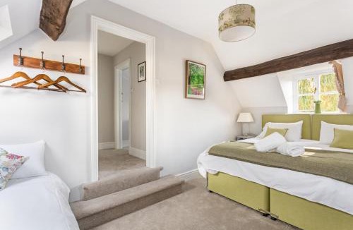 Lechlade Villa | Dunford Barn Cotswolds with Hot Tub