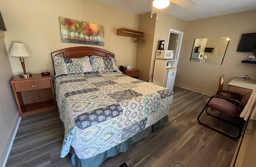 Ashfield-Colborne-Wawanosh Hotel | Dunlop Motel