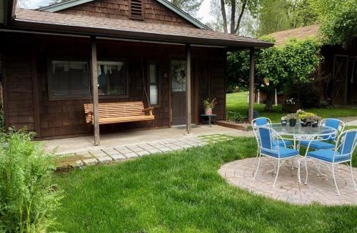 Grants Pass Apartment | DunMovin’ Oregon