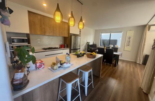 Eastern Beach House | Duo Duo