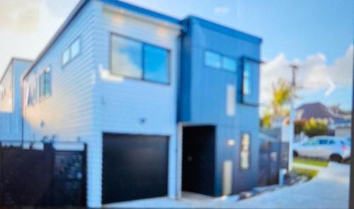 Eastern Beach House | Duo Duo