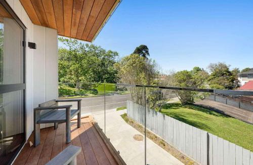 Eastern Beach House | Duo Duo