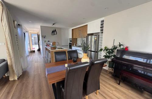 Eastern Beach House | Duo Duo