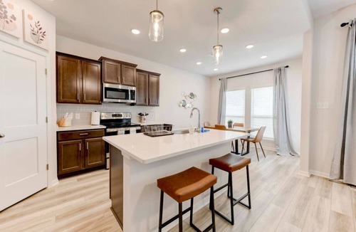 Troy Apartment | DUP： Retreat in Troy with 5 Beds