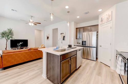 Troy Apartment | DUP： Retreat in Troy with 5 Beds