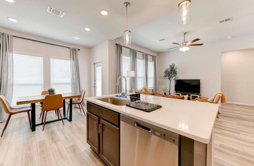 Troy Apartment | DUP： Retreat in Troy with 5 Beds