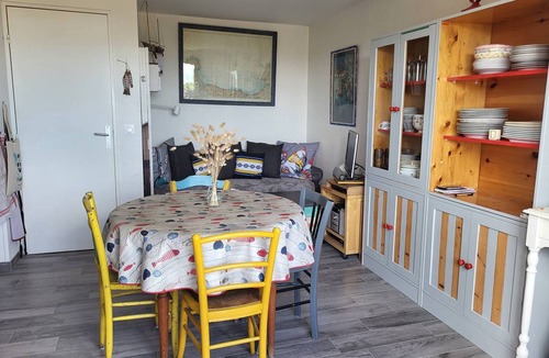 Merville-Franceville-Plage Apartment | Duplex for 4 people 100m from beach with WiFi and Netflix