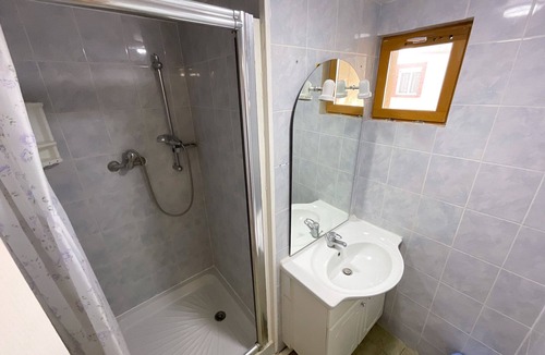 Saint-Martin-en-Campagne Hotel | Duplex-Ensuite with Shower