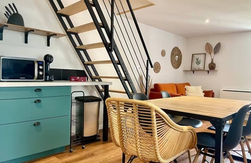 Poitiers Apartment | Duplex 1-6 persons - downtown Poitiers - Quiet - Terrace - Streaming