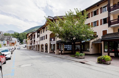 Brides-les-Bains Apartment | Duplex 2-bedroom in Brides-les-Bains center, balcony, elevator, pets allowed