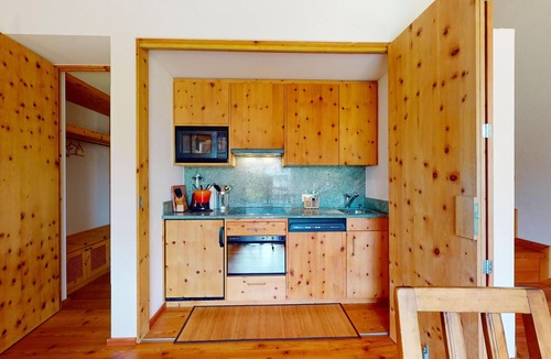 Pontresina Apartment | Duplex 2-room apartment on the 2nd floor, entrance hall with wardrobe.