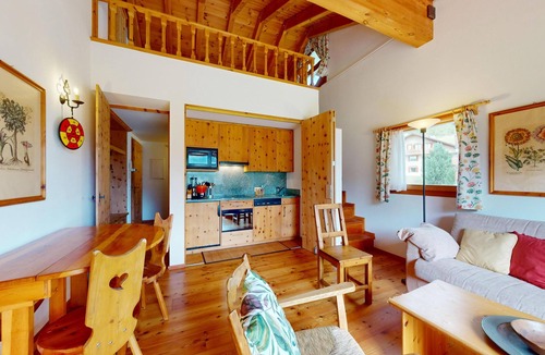 Pontresina Apartment | Duplex 2-room apartment on the 2nd floor, entrance hall with wardrobe.