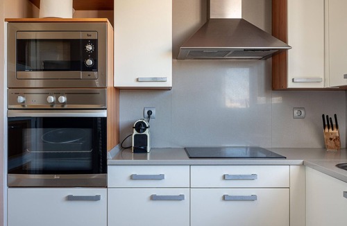 Torredembarra Apartment | Duplex 250m from Beach with Parking, Air Conditioning and Wi-Fi