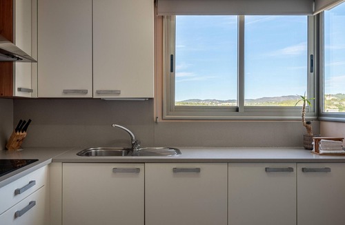 Torredembarra Apartment | Duplex 250m from Beach with Parking, Air Conditioning and Wi-Fi